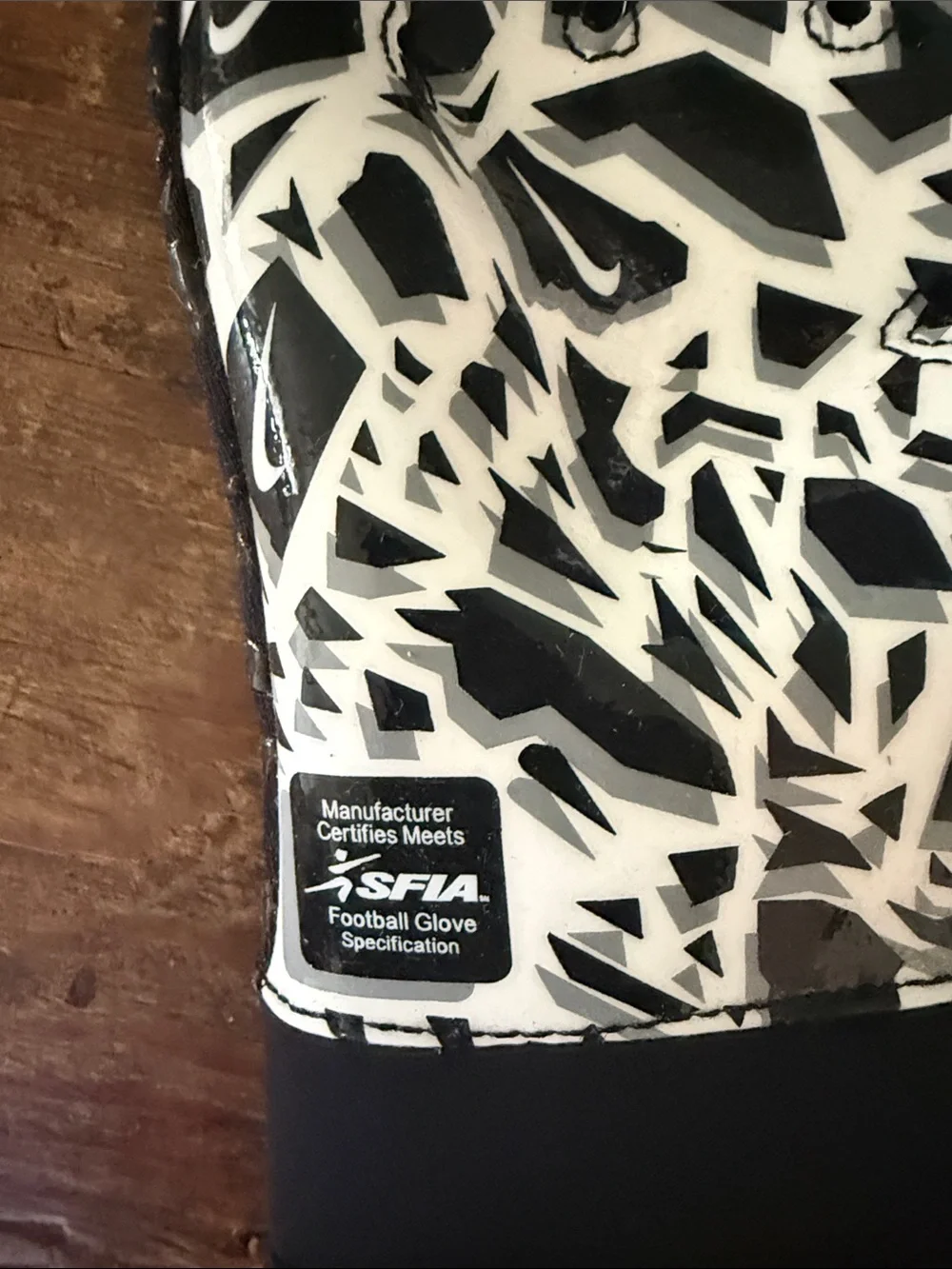 Nike Shark 2.0 youth football gloves